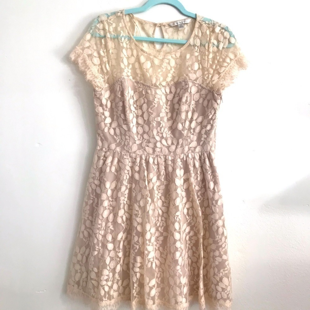 LC LAUREN CONRAD Sz 12 lace nude cream mini